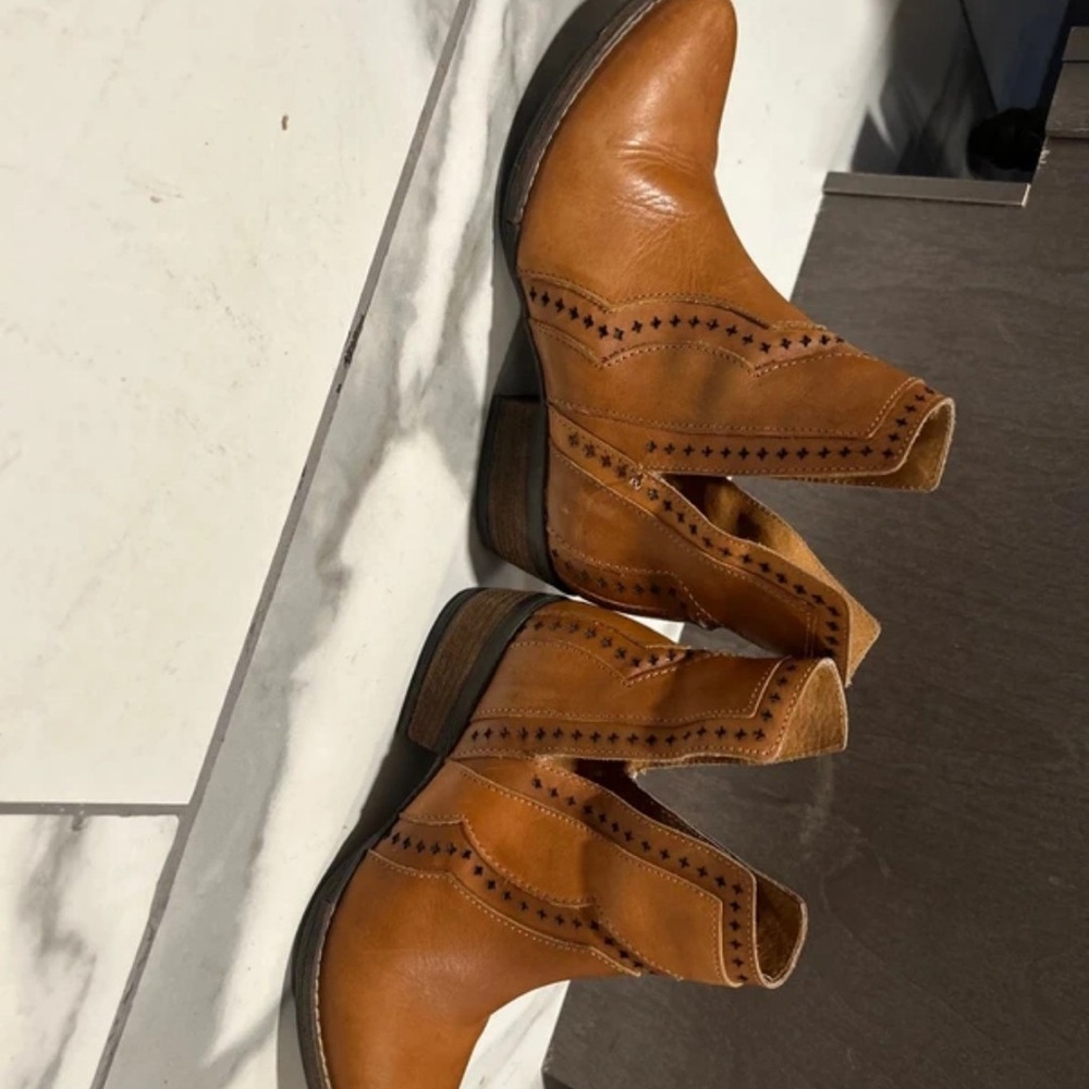 Volatile Tan Cutout Western Ankle Booties